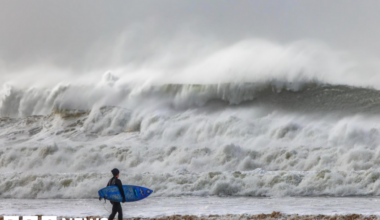 Storm chaos leaves Devon and Cornwall travellers struggling - BBC