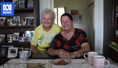Friends of 60 years keep teenage pact to move back to outback hometown for retirement