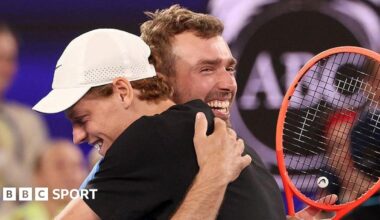 Amateur player Jordan Smith hugs Australian Open champion Jannik Sinner after beating him in the One Point Slam