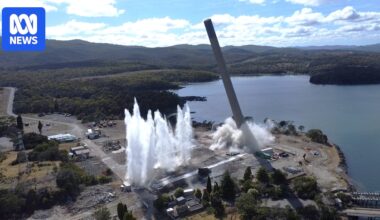 Explosives used to demolish Bell Bay power station smokestack