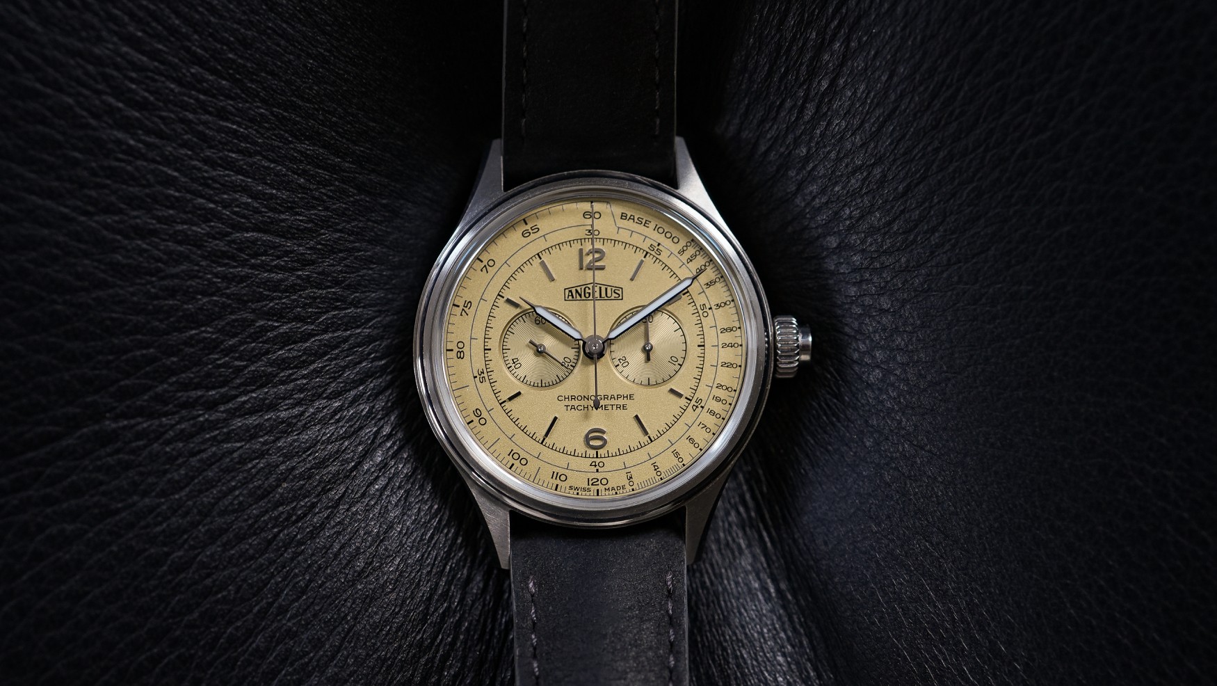 Angelus Chronographe Tachymètre x Monochrome Montre de Souscription 5