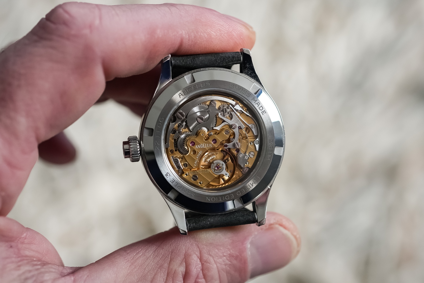 angelus chronographe tachymetre monochrome mds5 in hand