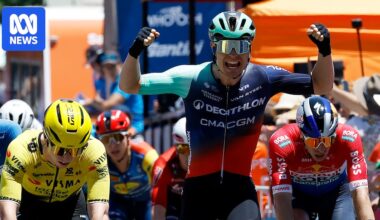 Tobias Lund Andresen upsets sprint favourites in crazy Tanunda finish to take Tour Down Under lead