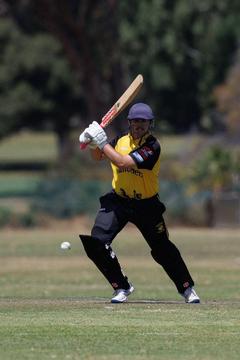 Wanderers' Kade Gillingham.