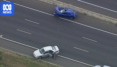 Fight breaks out after crash on Monash Freeway in Melbourne's south-east