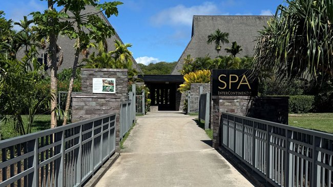For every spa treatment, guests have access to a rain shower, ice shower, hydrotherapy pool and steam room.