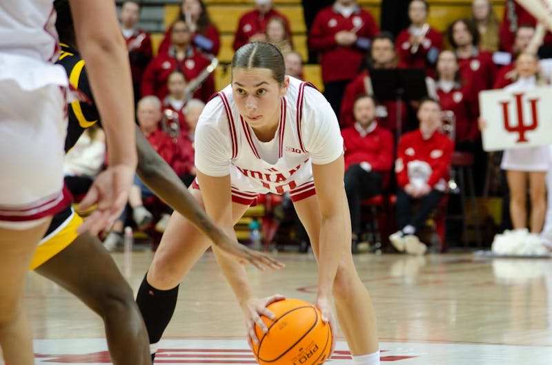 COLUMN: Shay Ciezki keeps scoring. Indiana women’s basketball keeps losing