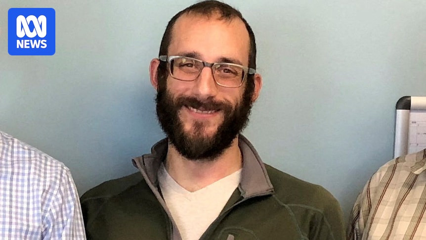 Agents involved in Alex Pretti killing put on leave as Trump says mayor is 'playing with fire'