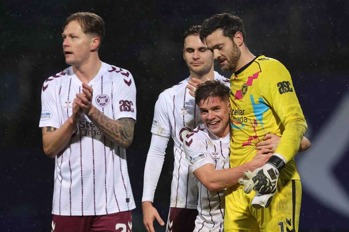 Craig Gordon's heroics at 43 keeps Hearts' Premiership title dream on track
