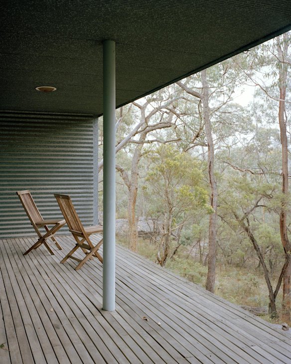 The home verandahs immerse one in the surrounding bushland. 