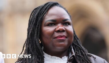 Nurse in pronoun row reinstated in job after disciplinary hearing