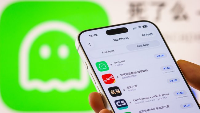 The app has topped the list of paid apps on China’s Apple App Store.