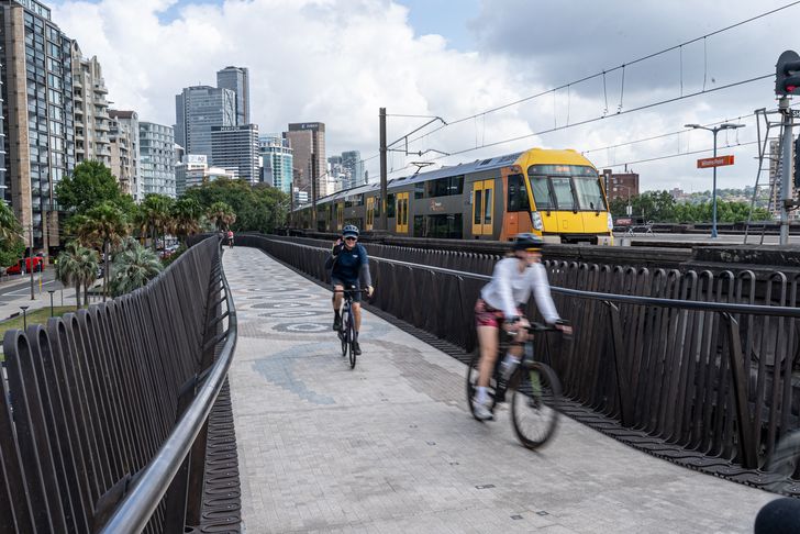 The new ramp delivers a continuous and step-free connection between the city and North Sydney that is safe and accessible for all ages and abilities.