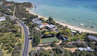 Siblings battle over $3m Sorrento beach house plans