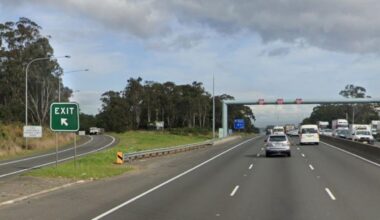 Driver pulled from car wreckage after M4 police chase in Western Sydney