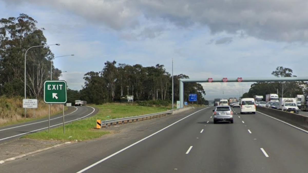 Driver pulled from car wreckage after M4 police chase in Western Sydney