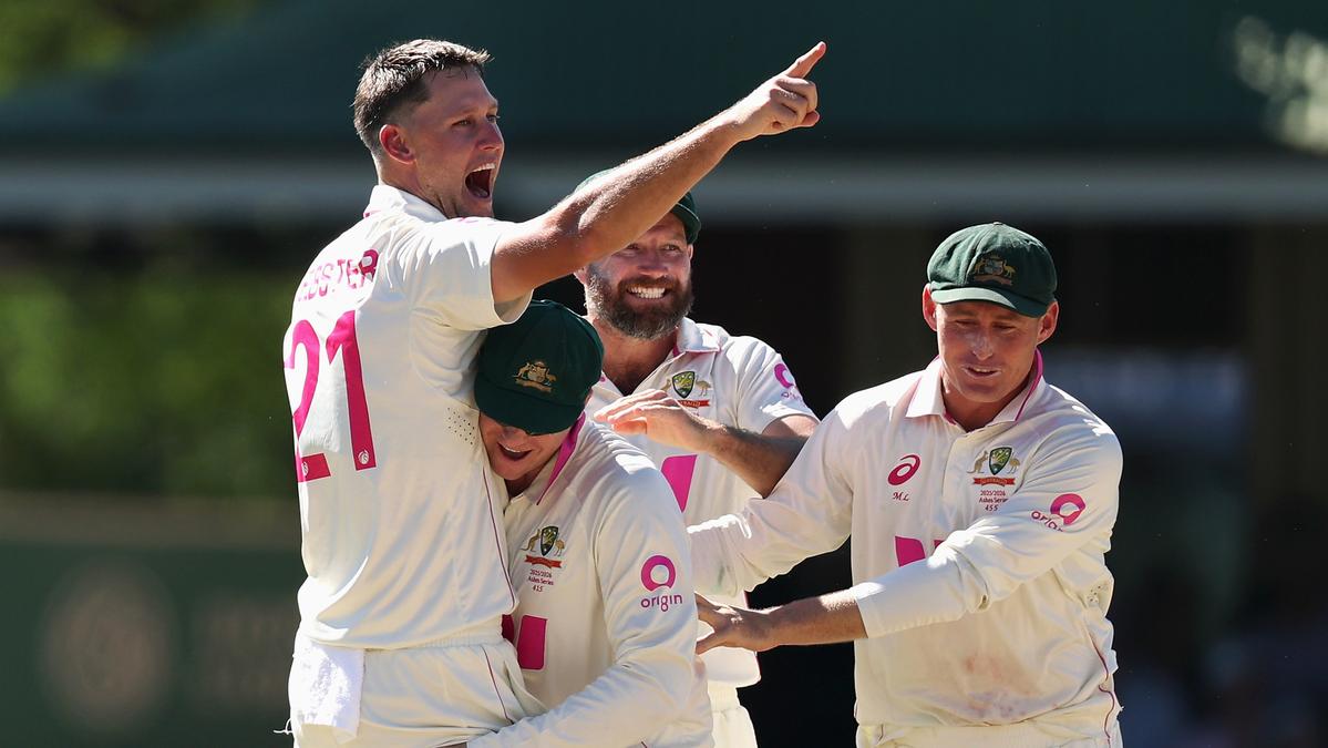The Ashes live cricket scores: Australia and England resume battle in fifth and final Test at the SCG
