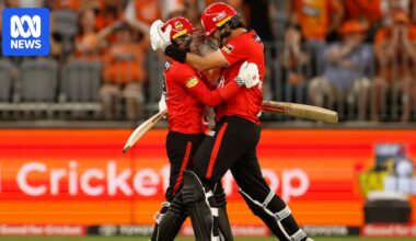 Ollie Peake's last-ball six hands Renegades controversial BBL win over Scorchers