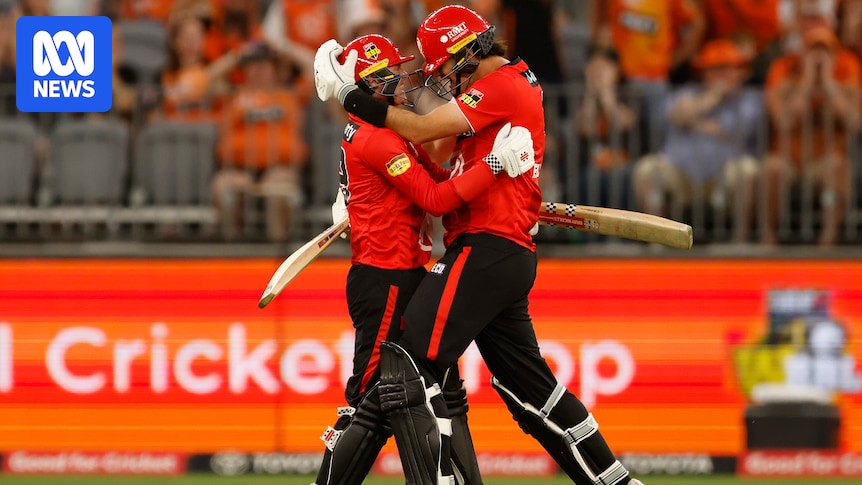 Ollie Peake's last-ball six hands Renegades controversial BBL win over Scorchers