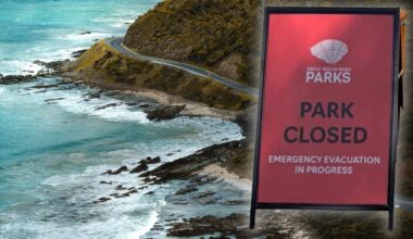 Wye, Kennett River caravan parks evacuated, V/Line cancels trains in catastrophic fire risk