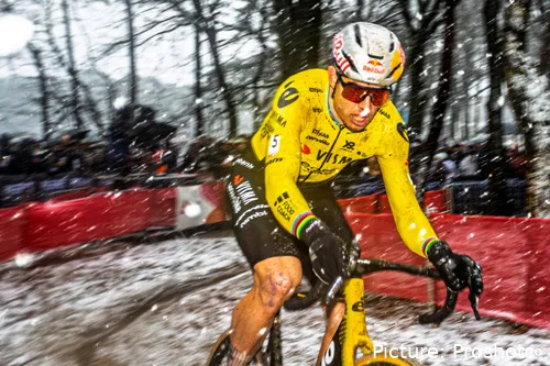 Wout van Aert racing in the snow at the 2026 Exact Cross Mol
