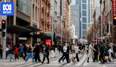 Inflation cools in November with consumer prices rising 3.4pc, but still above the RBA's target
