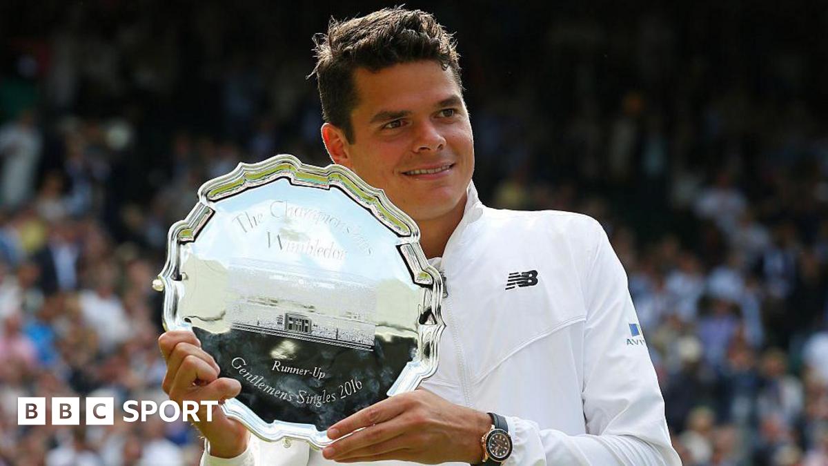 Milos Raonic hols the 2016 Wimbledon runners-up plate