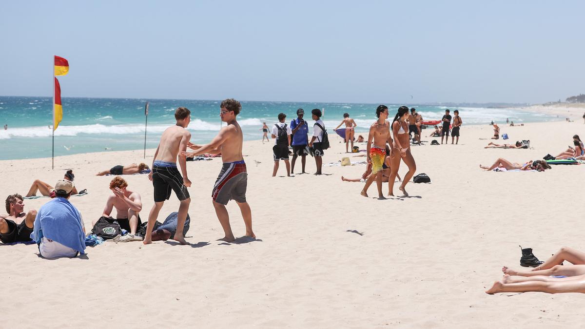 Perth and WA weather: Bureau forecasts hottest day since Christmas with 40+ school holiday scorcher