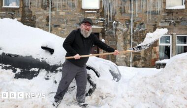 UK weather latest: Schools closed, trains cancelled and flights delayed as snow hits