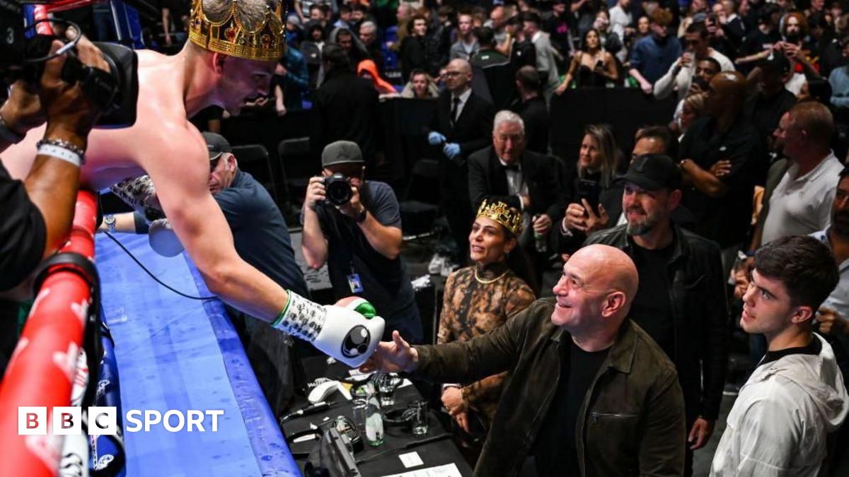 Callum Walsh in the ring with his coach Freddie Roach beside him
