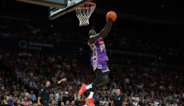 Sydney Kings dominate Illawarra Hawks for the third time this season