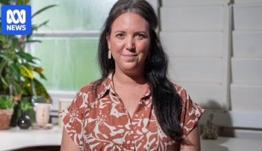 Darwin midwife banned from working unsupervised handed $1.1 million NT government contract