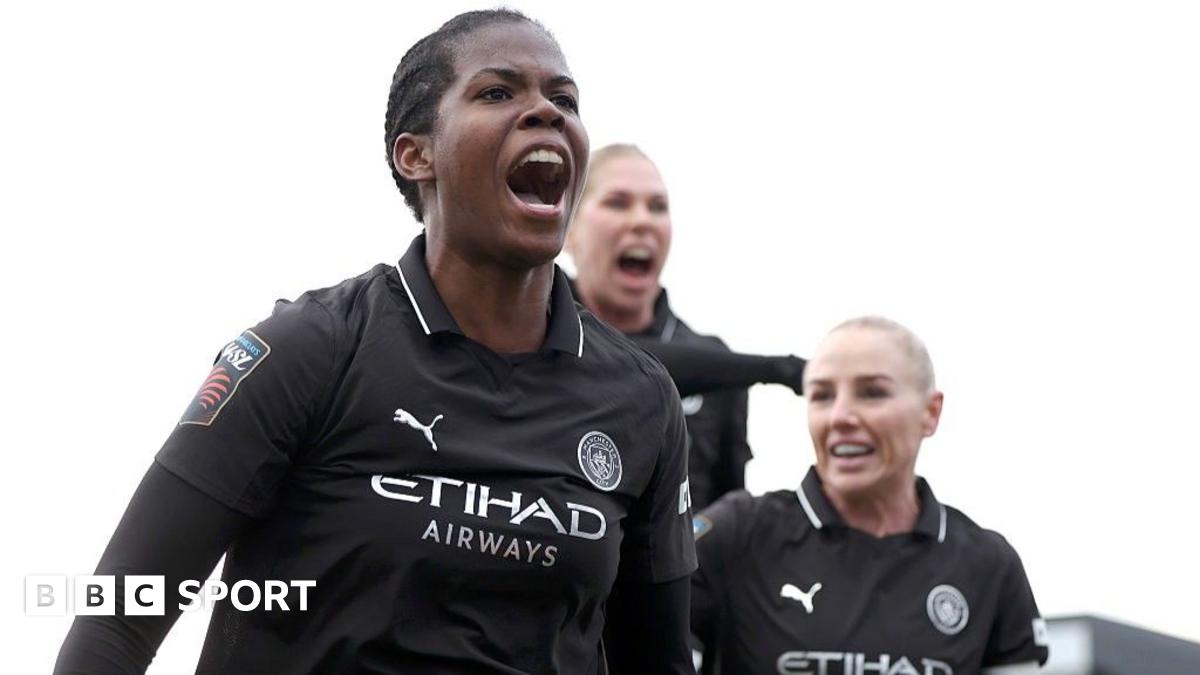Manchester City go nine points clear at top of Women's Super League after Khadija Shaw scores in final minutes.