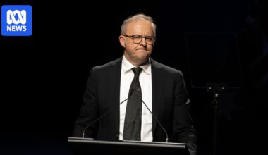 Anthony Albanese apologises for being unable to protect the victims of the Bondi attack