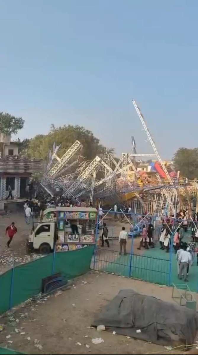 Onlookers said the swing looked dangerously overloaded. 