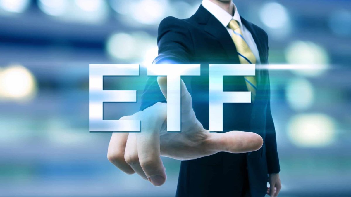 2 ASX ETFs I'd buy amid the AI sell-off