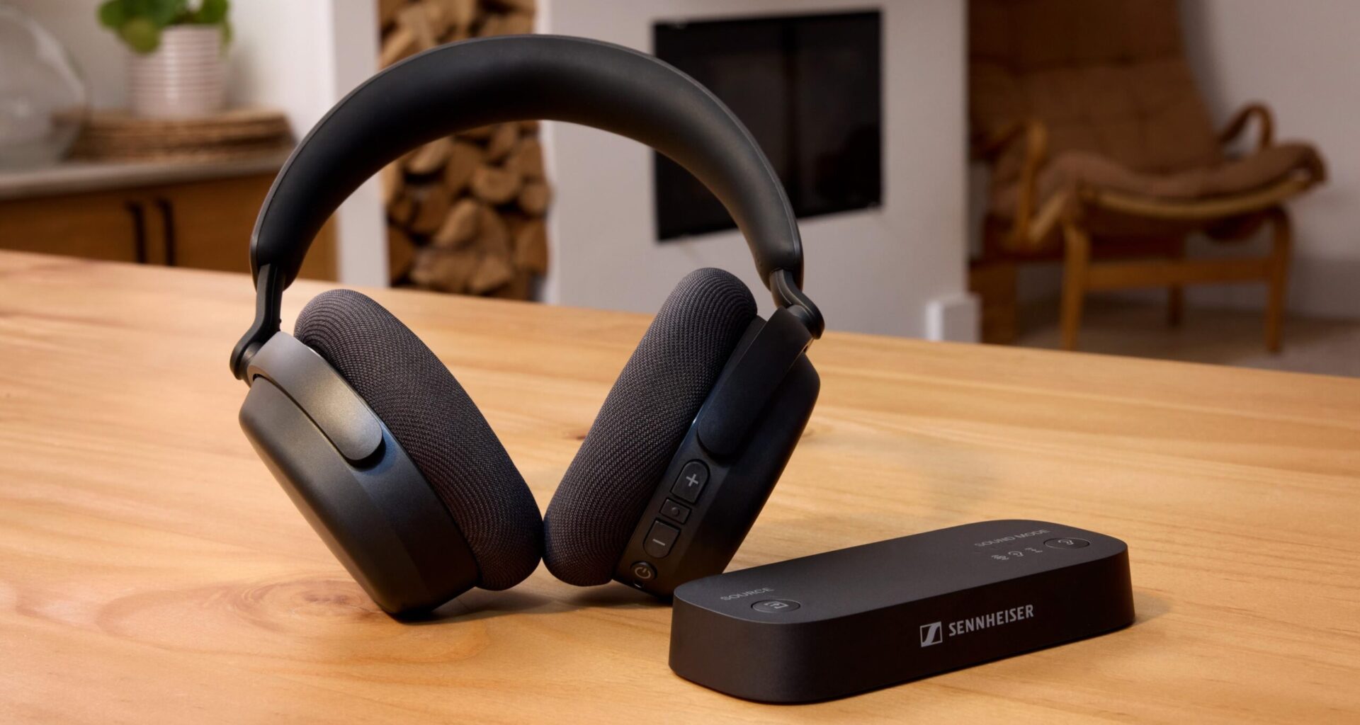 Sennheiser RS 275 TV headphones with Auracast transmitter