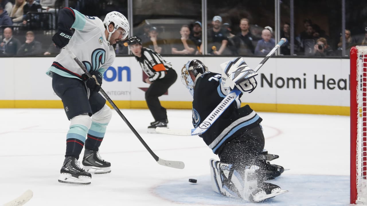 Stephenson goes five-hole | NHL.com