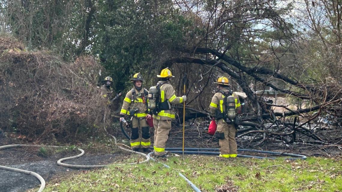 Norfolk fire crews swiftly contain brush fire behind Rugby Street homes