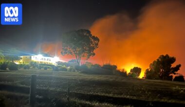 New Year's Day bushfire sparked by firecracker prompts emergency warning east of Perth Airport