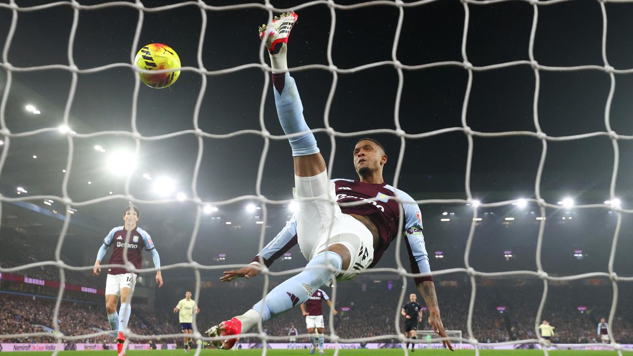 Everton beat Aston Villa, Newcastle draw with Wolves, Thierno Barry goal, Premier League scores and highlights, news, video