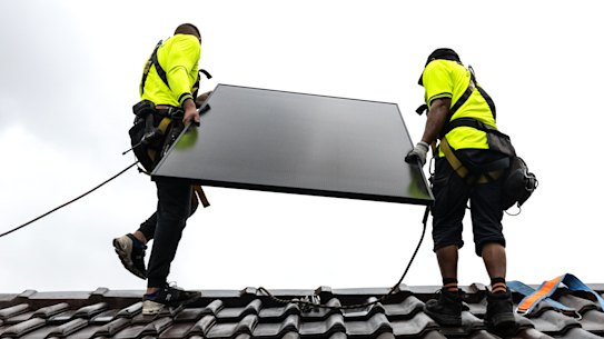 Australians will get three free hours of power from mid-next year under the government’s Solar Sharer scheme. 