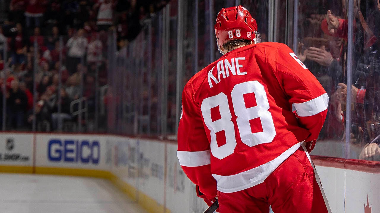 Patrick Kane Scores His 500th NHL Goal