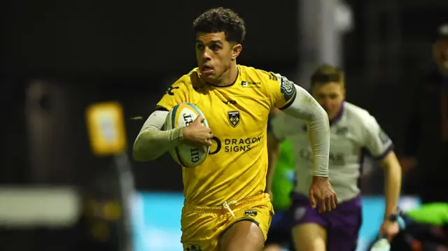 Rio Dyer carries for Dragons