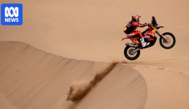 Daniel Sanders suffers broken collarbone in Dakar Rally crash, losing lead but vows to ride on