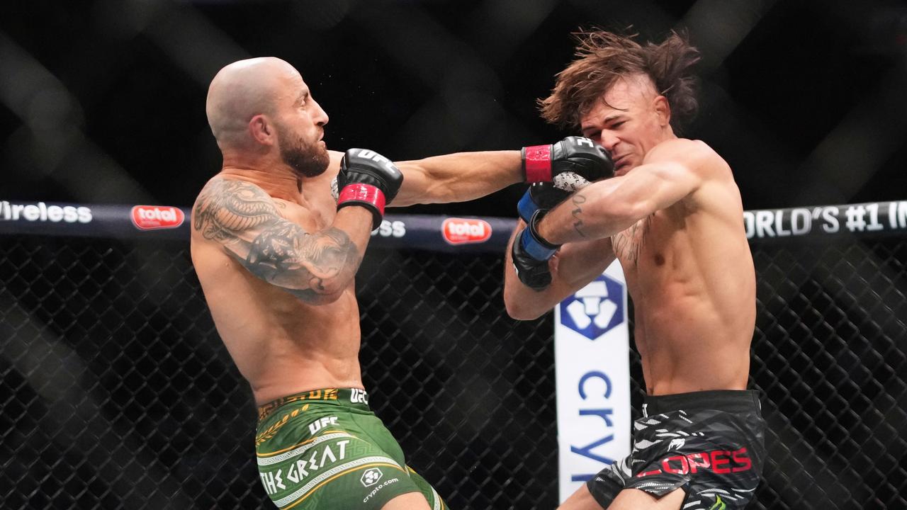 What time does Alexander Volkanovski fight Diego Lopes in the main event?, start time, how to watch and stream