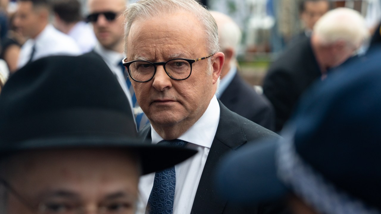 ‘Not the Australia we represented’: Sporting heroes call on Prime Minister to open Bondi Royal Commission to ‘protect the public’