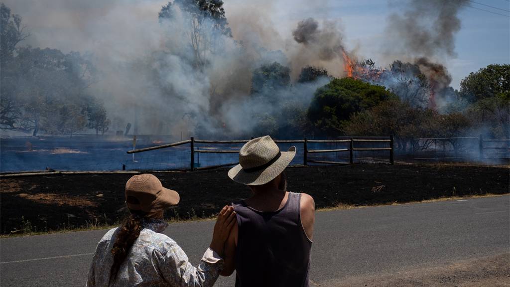 Devastating bushfires sweep Central Victoria