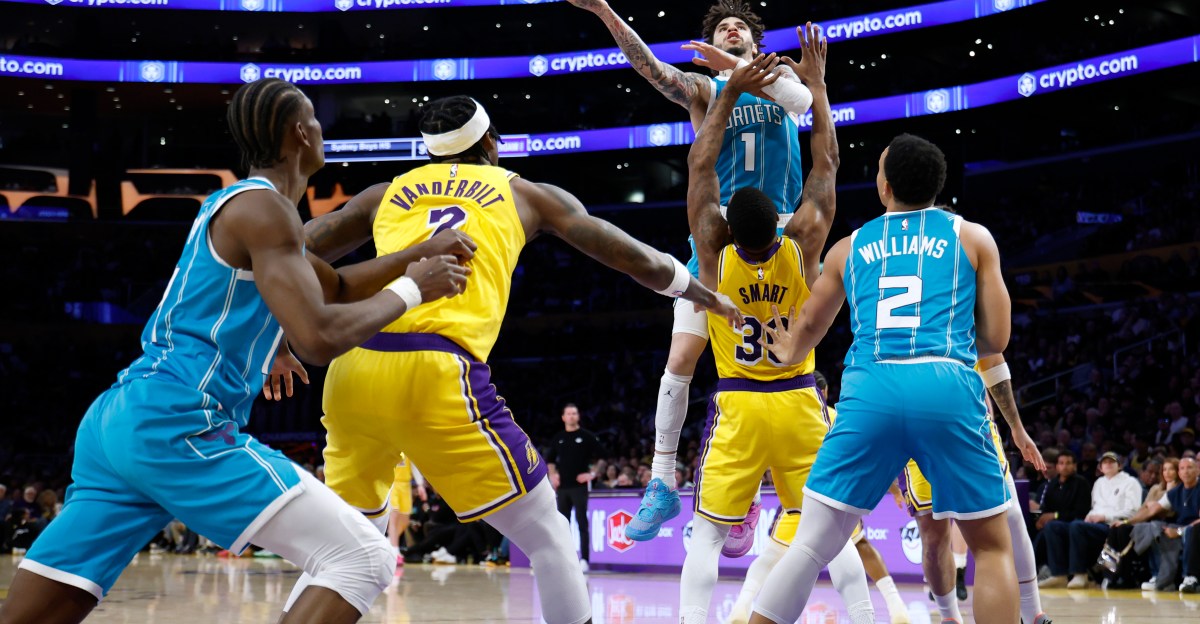 Grades for LeBron James, Luka Dončić in Lakers loss vs. Hornets
