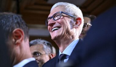 The iPhone 17 is easing Wall Street’s concerns about Apple’s AI troubles